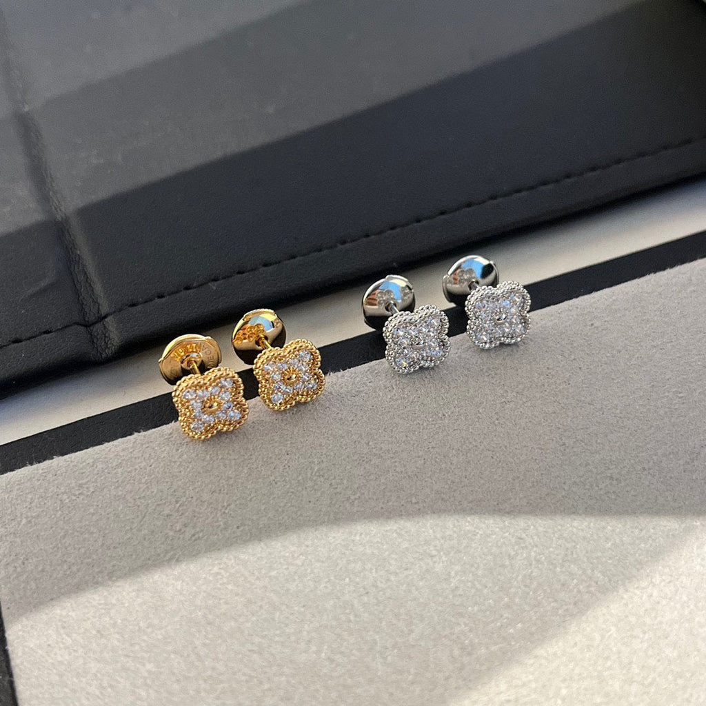 [Elowen jewels ]CLOVER MINI DIAMOND STUD EARRINGS