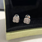 [Elowen jewels ]CLOVER MINI DIAMOND STUD EARRINGS