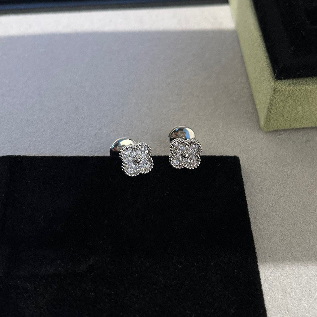 [Elowen jewels ]CLOVER MINI DIAMOND STUD EARRINGS