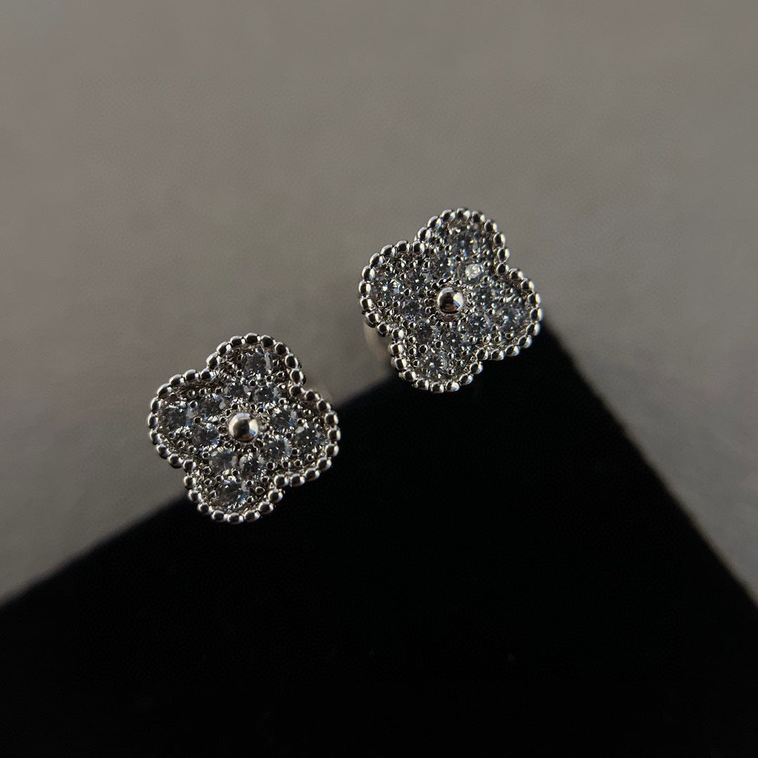 [Elowen jewels ]CLOVER MINI DIAMOND STUD EARRINGS