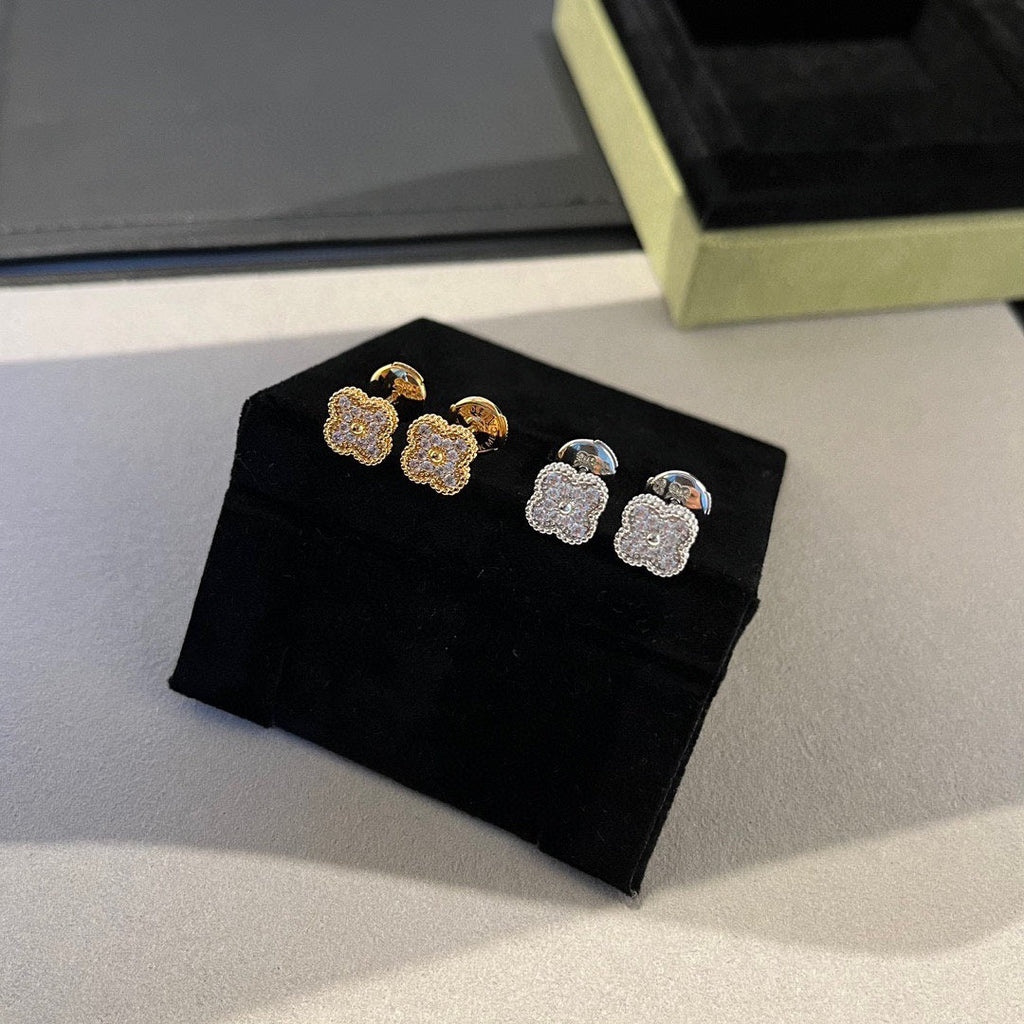 [Elowen jewels ]CLOVER MINI DIAMOND STUD EARRINGS