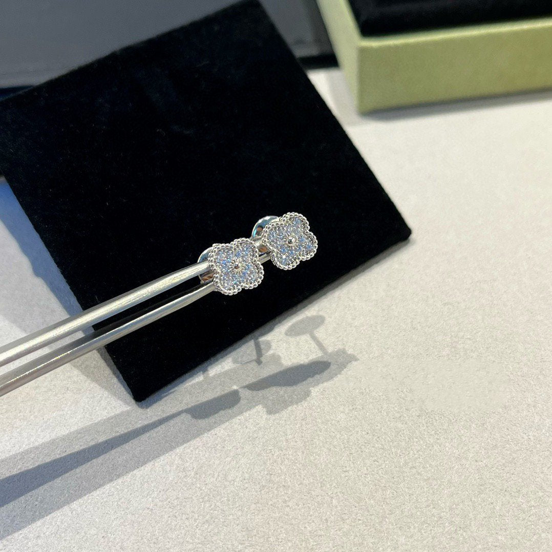 [Elowen jewels ]CLOVER MINI DIAMOND STUD EARRINGS