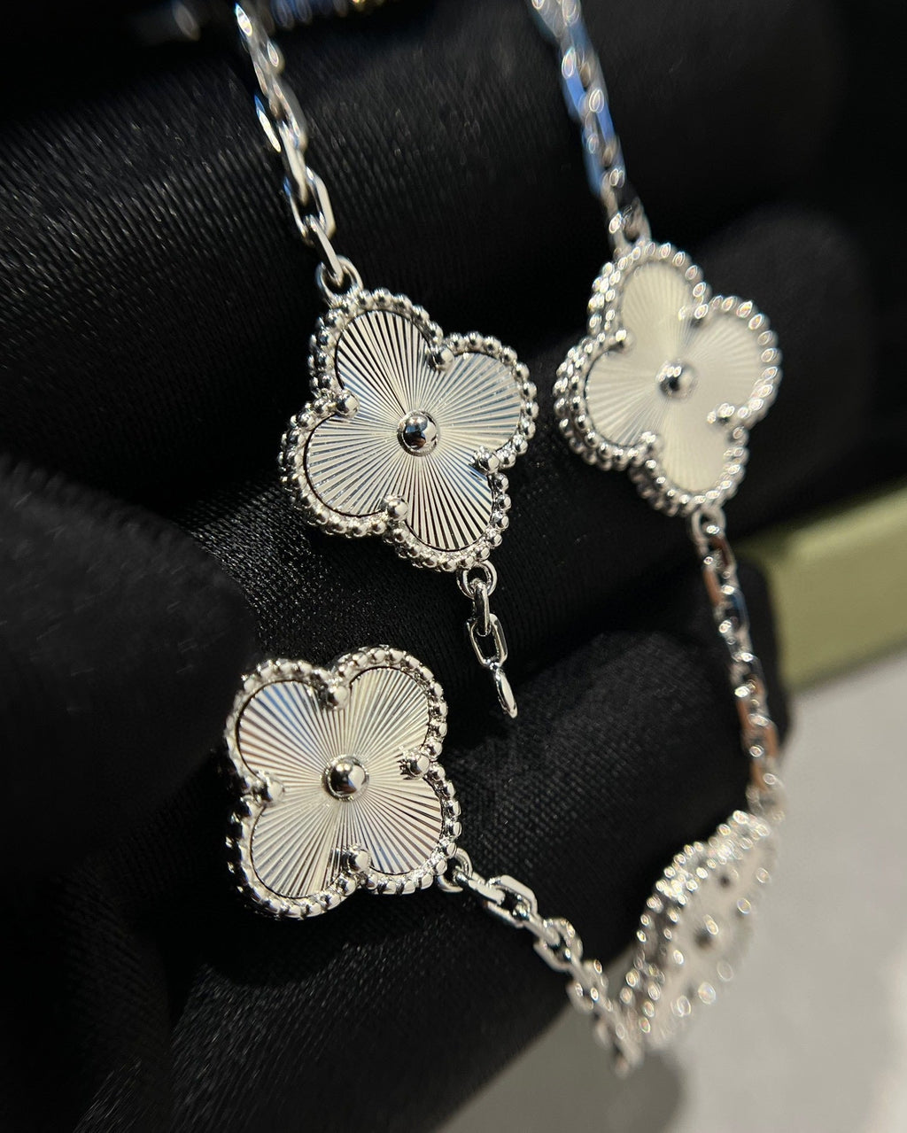 [Elowen jewels ] CLOVER 5 MOTIF LASER BRACELET COLLECTION