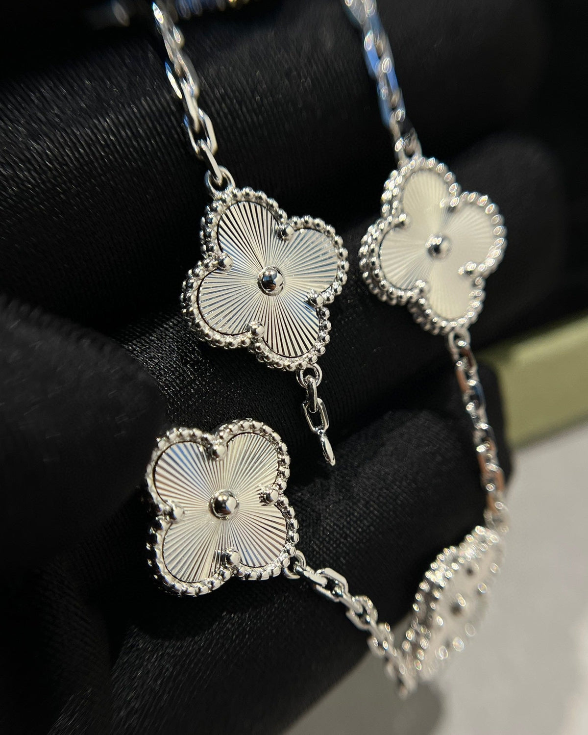 [Elowen jewels ] CLOVER 5 MOTIF LASER BRACELET COLLECTION