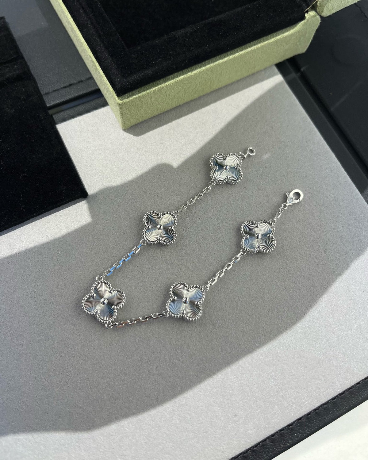 [Elowen jewels ] CLOVER 5 MOTIF LASER BRACELET COLLECTION